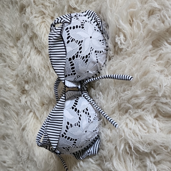 Victoria's Secret Floral Eyelet Bombshell Push Up Halter Bikini Top Stripes 32B - Picture 4 of 11